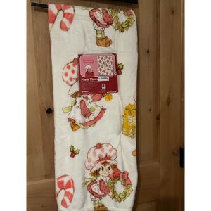 Strawberry Shortcake Christmas Plush Throw 50"x60" NWT